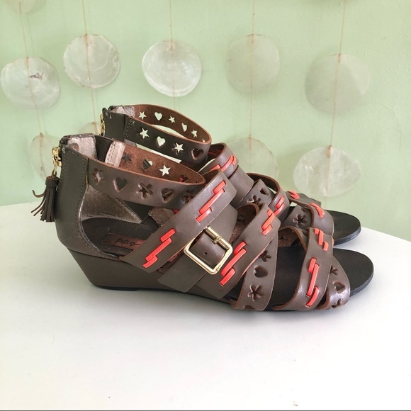 Betsey Johnson Neon Bollt Strappy Gladiator Leather Wedges Stars Hearts - Picture 2 of 11